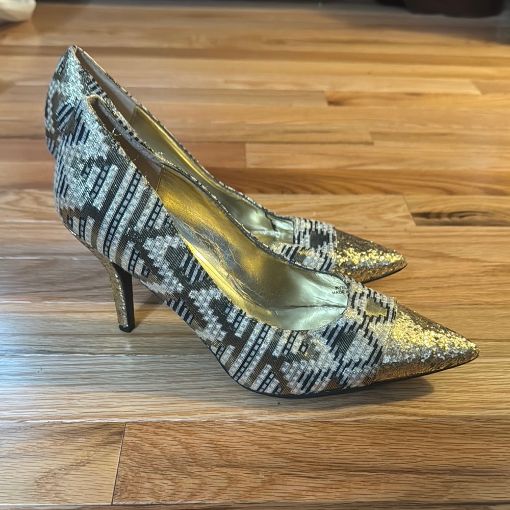 Elegant Gold and Black Patterned Women's Heels